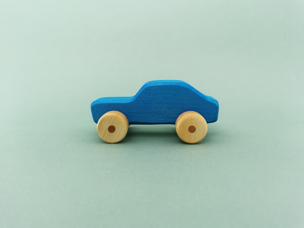 Auto niebieskie, 
pojazd z drewna, 
zabawki
rękodzieło z drewna,przedmiot z drewna,produkt z drewna, wyrób z drewna,drewniane