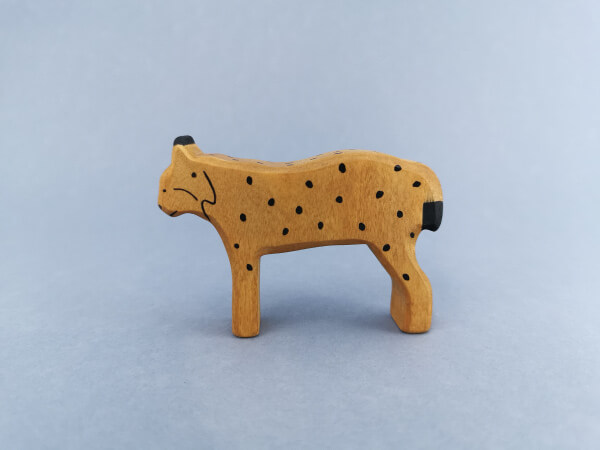 Ryś, stojąca figurka, 
drewniana zabawka
rękodzieło z drewna,przedmiot z drewna,produkt z drewna, wyrób z drewna,drewniane