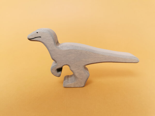 Weliciraptor, 
drewniana figurka
rękodzieło z drewna,przedmiot z drewna,produkt z drewna, wyrób z drewna,drewniane, drewniane figurki